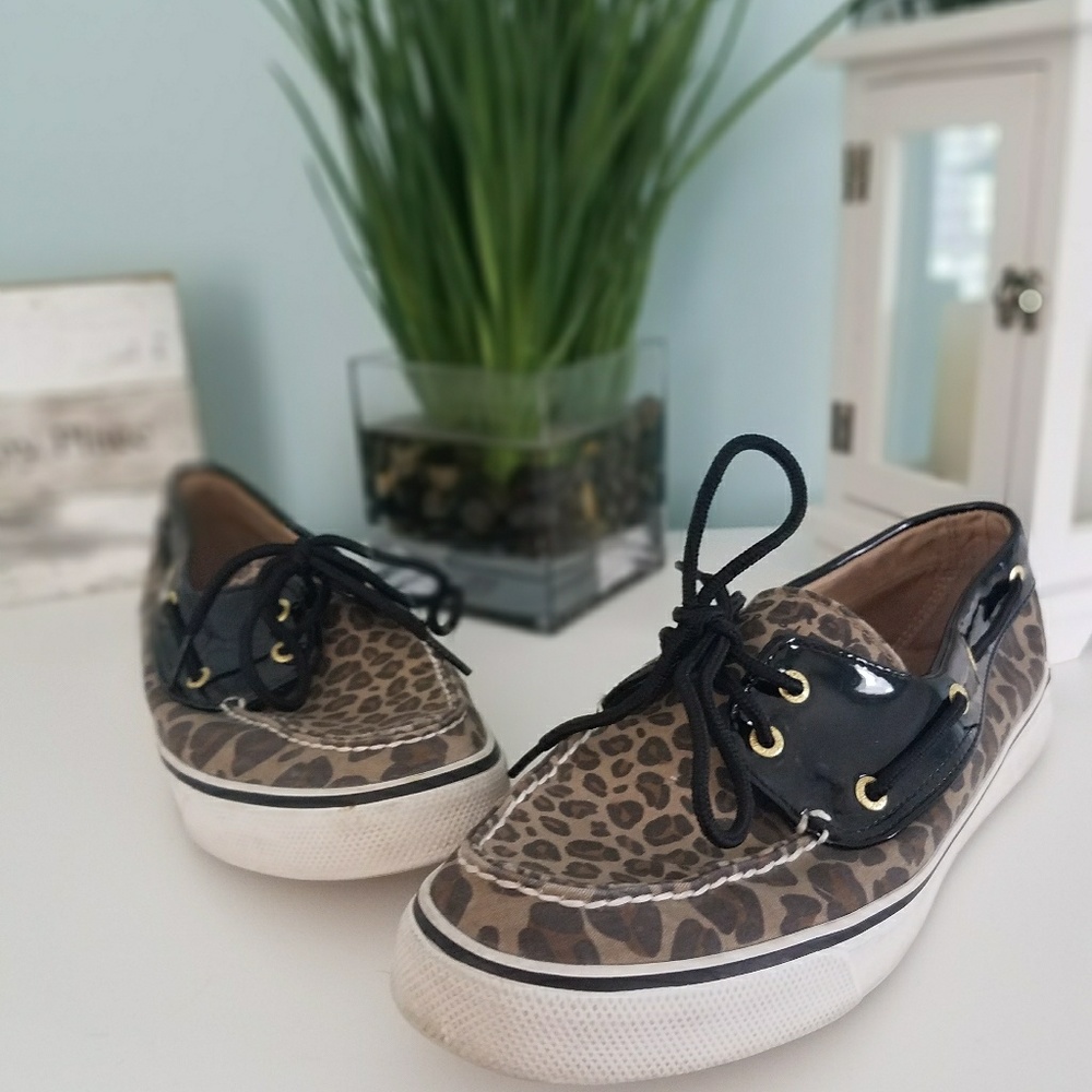 Leopard print Sperry topsider shoes